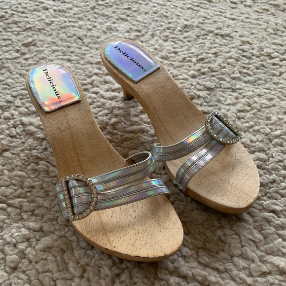 Y2K Delicious Silver Bedazzled Rhinestone Wooden Open Toe Kitten Heels Size 5.5 - Picture 3 of 7